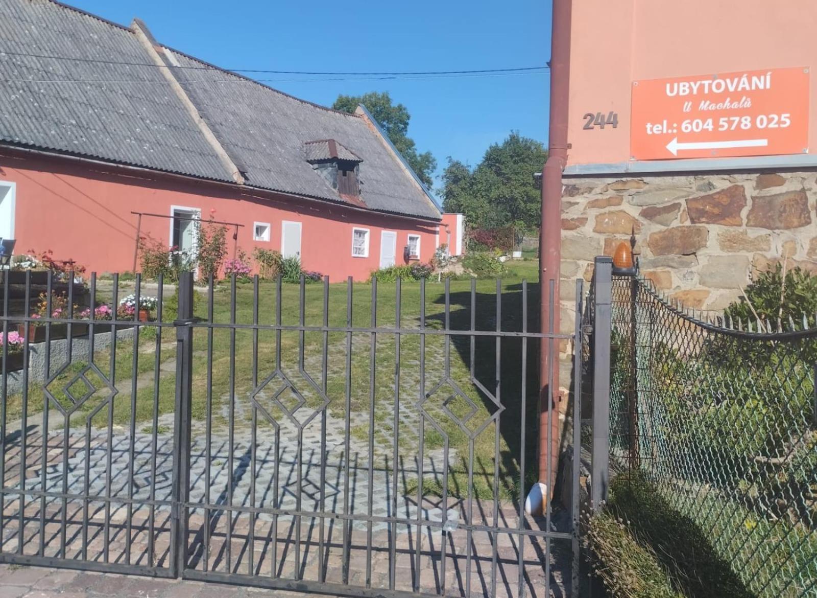 Ubytovani U Machalu Villa Leskovec Nad Moravici Exterior photo
